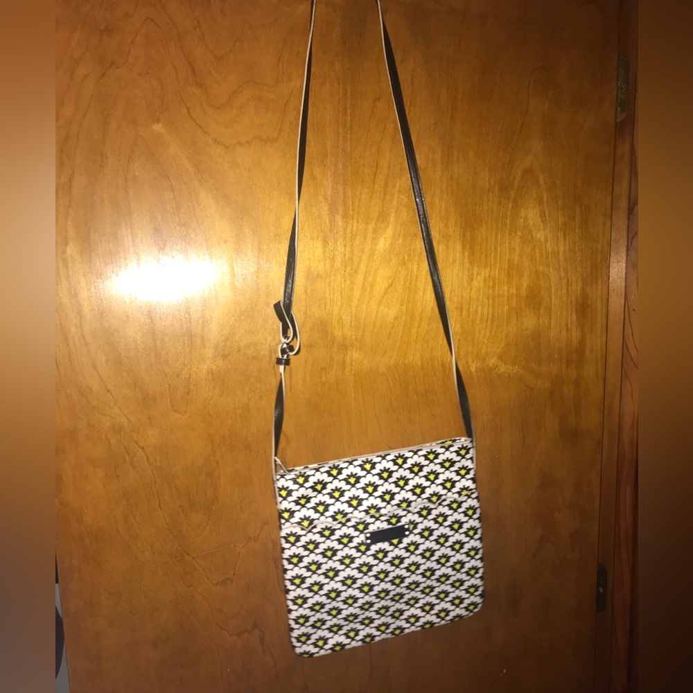 🚫 Vera Bradley Black & White Vinyl Leather Scalloped Flower Crossbody Handbag